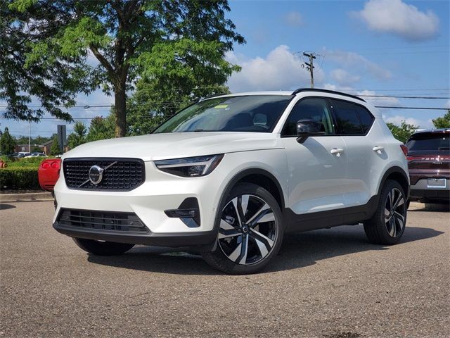 2025 Volvo XC40 Plus Dark Theme