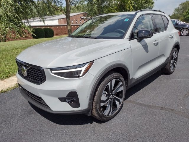 2025 Volvo XC40 Plus Dark Theme