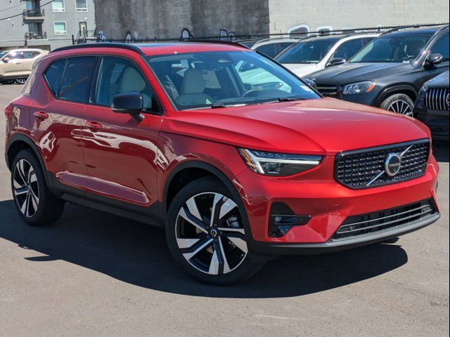 2025 Volvo XC40 Plus Dark Theme