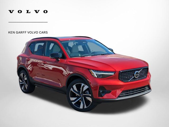 2025 Volvo XC40 Plus Dark Theme