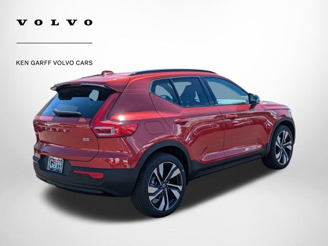 2025 Volvo XC40 Plus Dark Theme