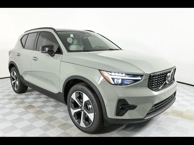 2025 Volvo XC40 Plus Dark Theme