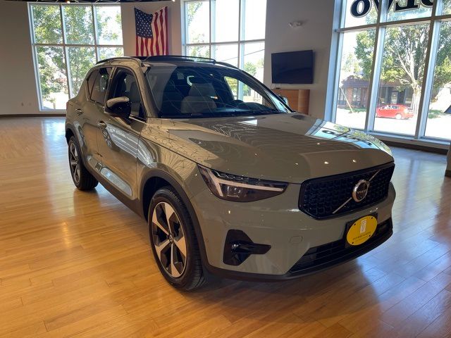 2025 Volvo XC40 Plus Dark Theme