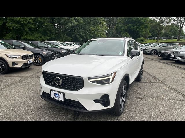 2025 Volvo XC40 Plus Dark Theme