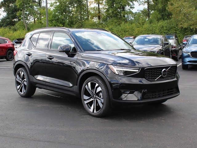 2025 Volvo XC40 Plus Dark Theme