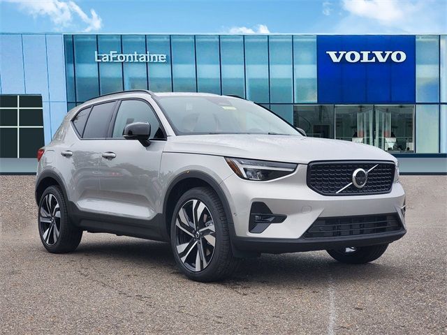 2025 Volvo XC40 Plus Dark Theme