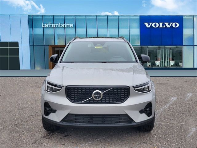 2025 Volvo XC40 Plus Dark Theme