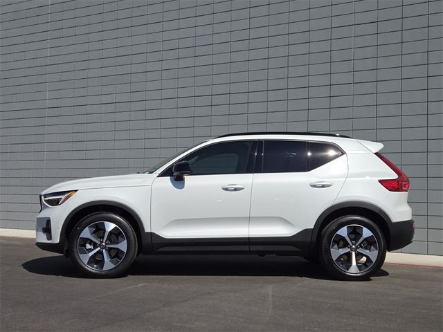 2025 Volvo XC40 Plus Dark Theme