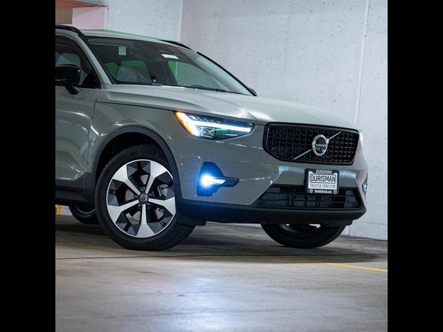 2025 Volvo XC40 Plus Dark Theme