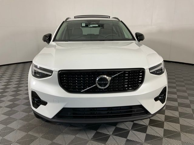 2025 Volvo XC40 Plus Dark Theme