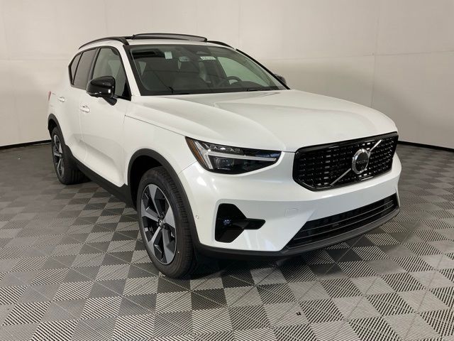 2025 Volvo XC40 Plus Dark Theme