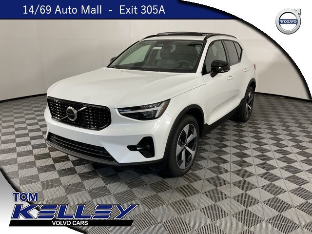 2025 Volvo XC40 Plus Dark Theme