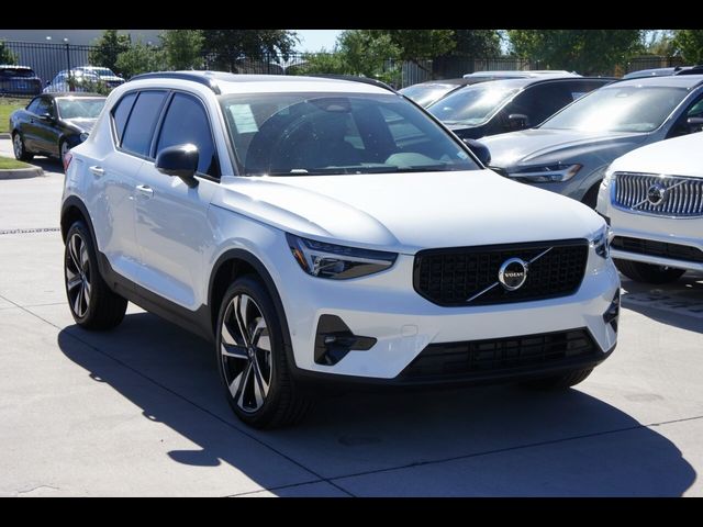 2025 Volvo XC40 Plus Dark Theme