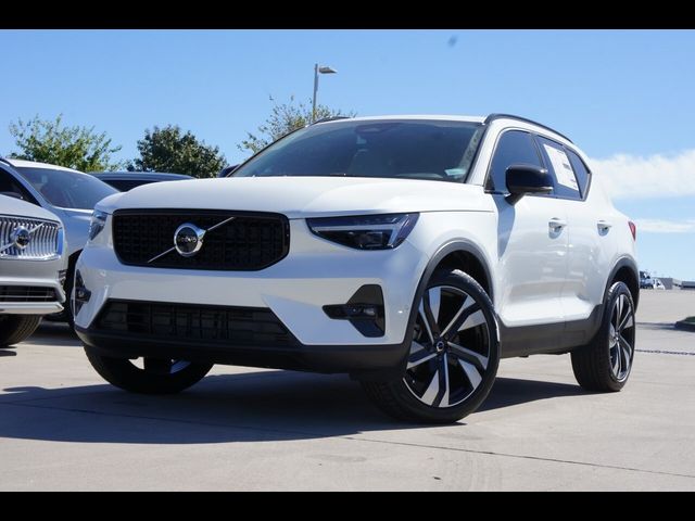 2025 Volvo XC40 Plus Dark Theme