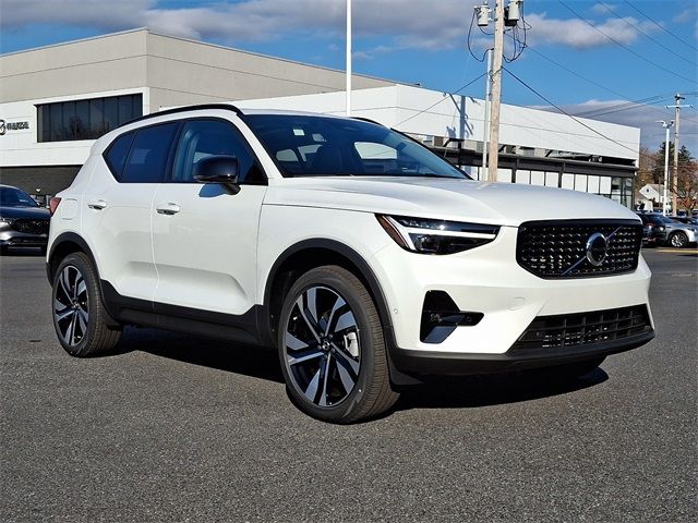 2025 Volvo XC40 Plus Dark Theme