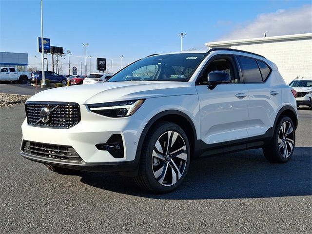 2025 Volvo XC40 Plus Dark Theme