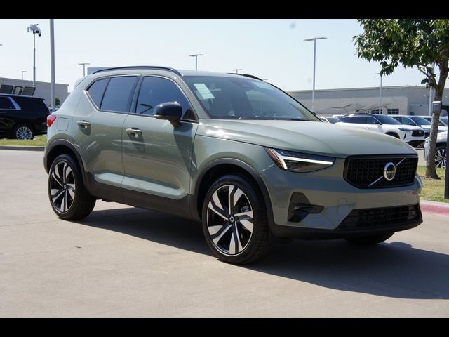 2025 Volvo XC40 Plus Dark Theme