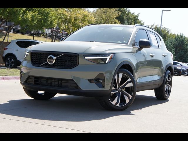 2025 Volvo XC40 Plus Dark Theme