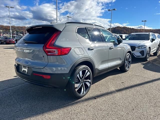 2025 Volvo XC40 Plus Dark Theme