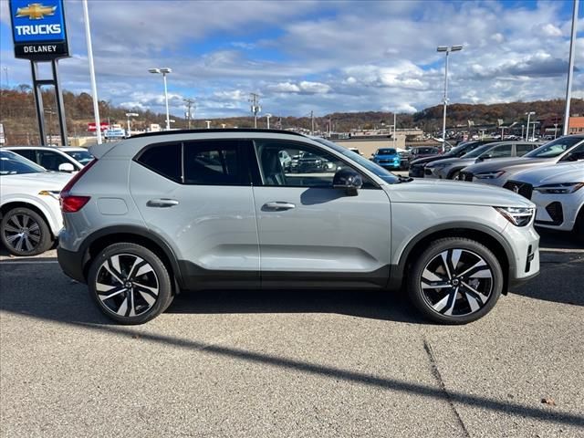 2025 Volvo XC40 Plus Dark Theme