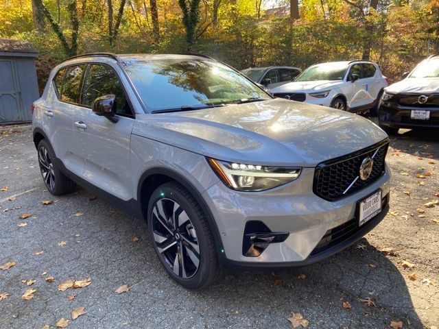 2025 Volvo XC40 Plus Dark Theme