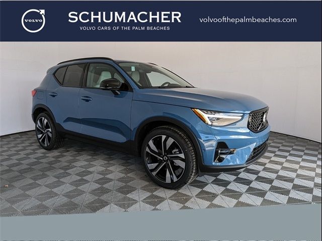 2025 Volvo XC40 Plus Dark Theme