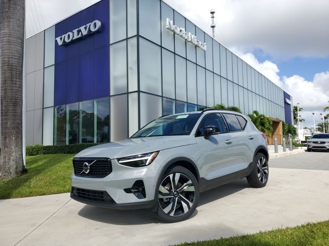 2025 Volvo XC40 Plus Dark Theme