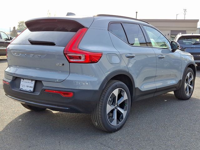 2025 Volvo XC40 Plus Dark Theme