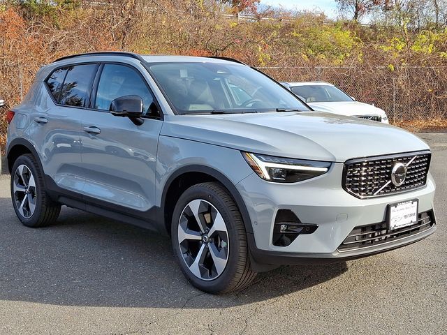 2025 Volvo XC40 Plus Dark Theme