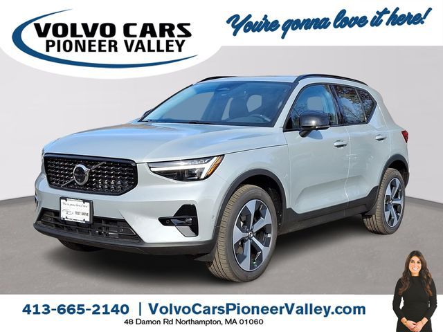 2025 Volvo XC40 Plus Dark Theme