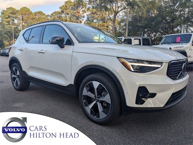 2025 Volvo XC40 Plus Dark Theme