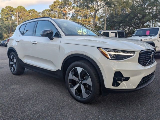 2025 Volvo XC40 Plus Dark Theme