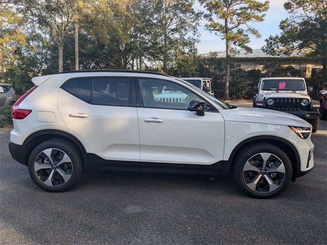 2025 Volvo XC40 Plus Dark Theme