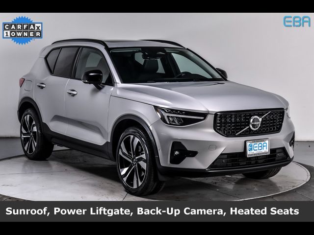 2025 Volvo XC40 Plus Dark Theme