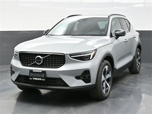 2025 Volvo XC40 Plus Dark Theme