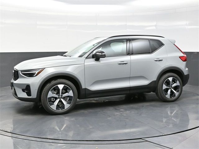 2025 Volvo XC40 Plus Dark Theme