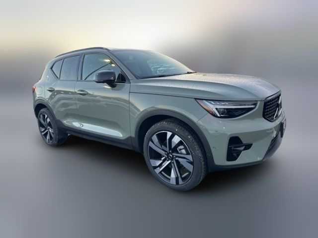 2025 Volvo XC40 Plus Dark Theme