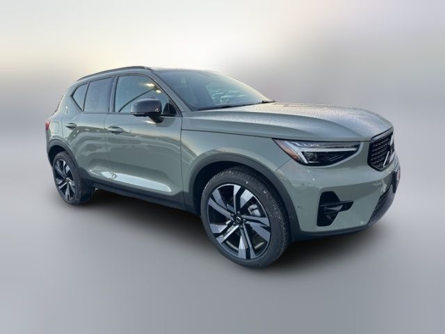 2025 Volvo XC40 Plus Dark Theme