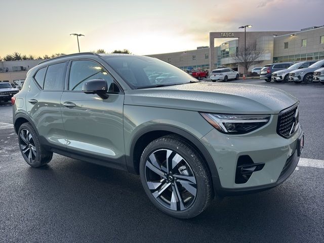 2025 Volvo XC40 Plus Dark Theme