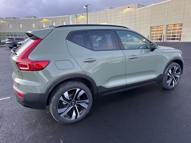 2025 Volvo XC40 Plus Dark Theme