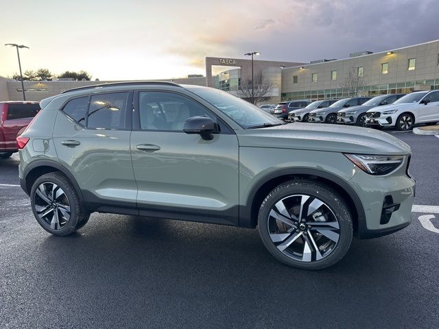 2025 Volvo XC40 Plus Dark Theme