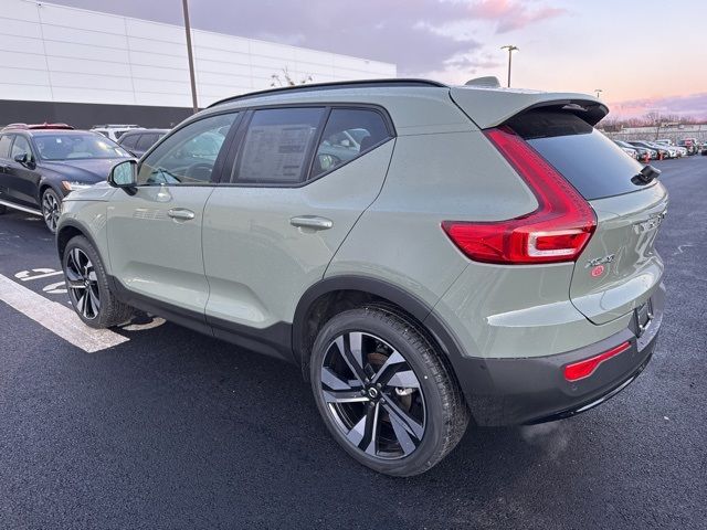 2025 Volvo XC40 Plus Dark Theme