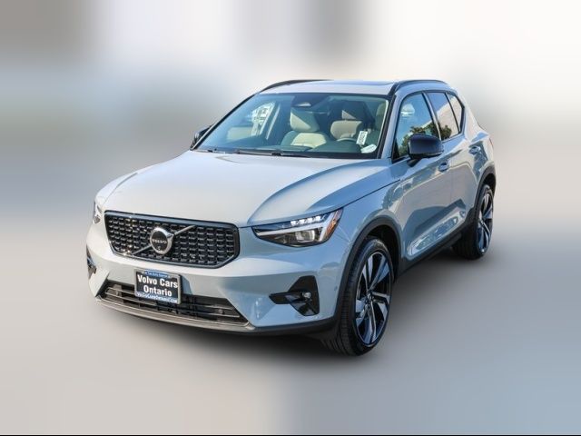 2025 Volvo XC40 Plus Dark Theme