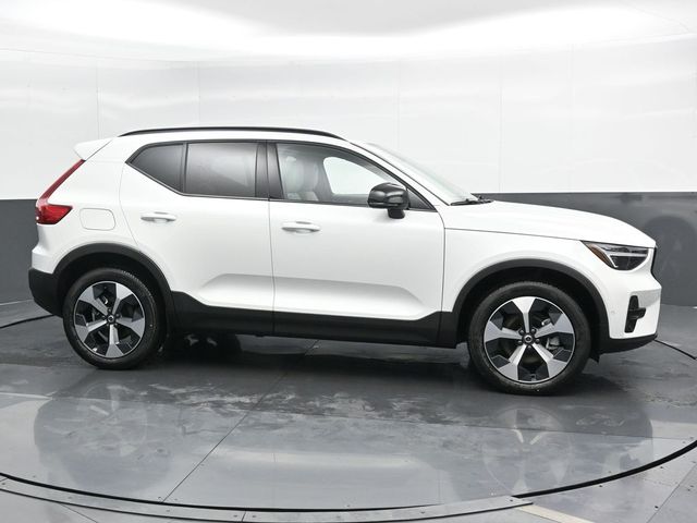 2025 Volvo XC40 Plus Dark Theme