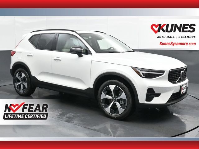 2025 Volvo XC40 Plus Dark Theme