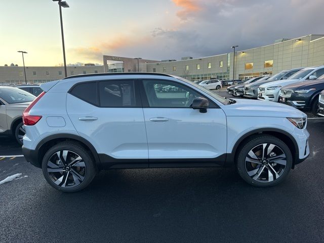 2025 Volvo XC40 Plus Dark Theme