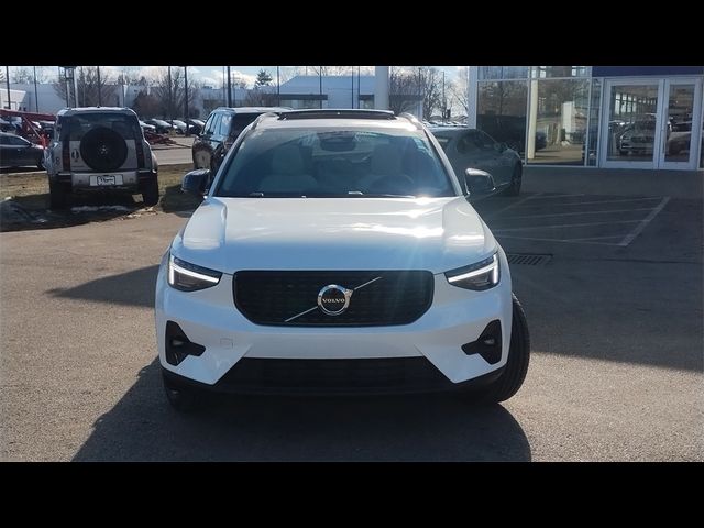 2025 Volvo XC40 Plus Dark Theme