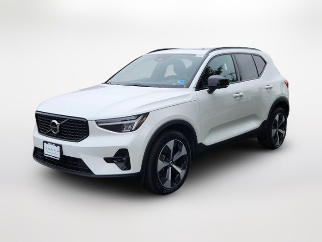 2025 Volvo XC40 Plus Dark Theme