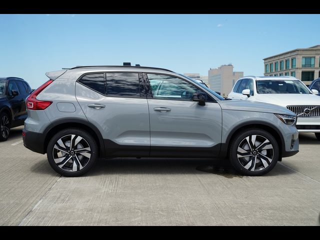 2025 Volvo XC40 Ultra Dark Theme