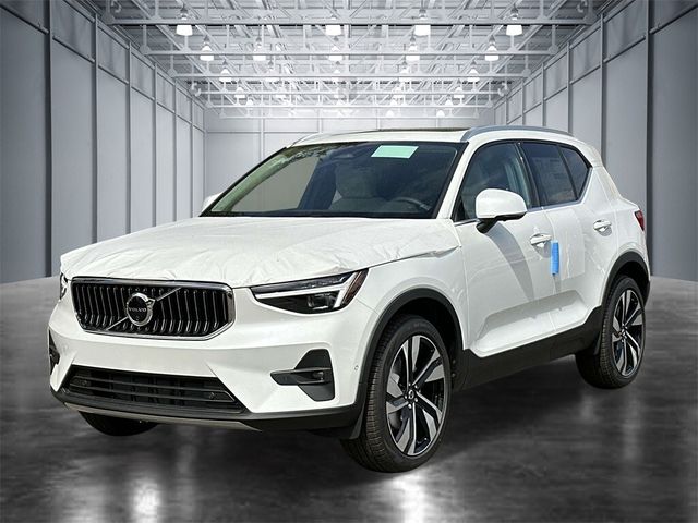 2025 Volvo XC40 Ultra Bright Theme